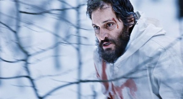 ssential Killing, rouge et blanc, Vincent Gallo, chasse à l'homme, traqué, Pologne, Jerzy Skolimowski,prison, nature hostiel, hiver,angoisse, Emmanuelle Seigner,existentiel, Sylvain Métafiot,